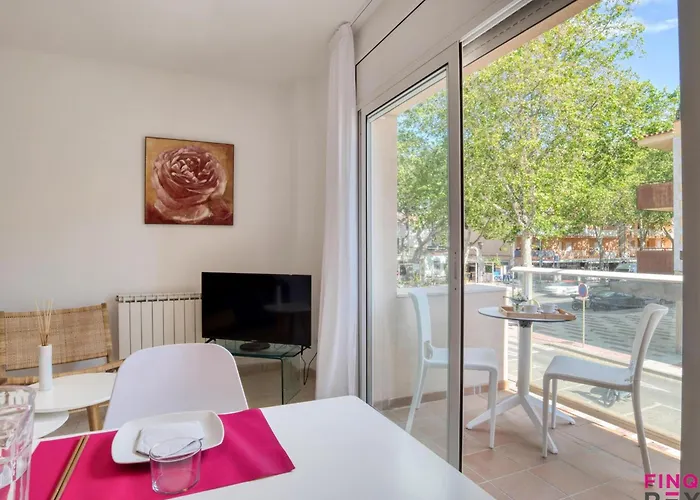 Centrico En S'agaro Con Balcon Y Estacionamiento - Es-298-28