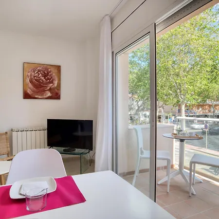 Centrico En S'agaro Con Balcon Y Estacionamiento - Es-298-28