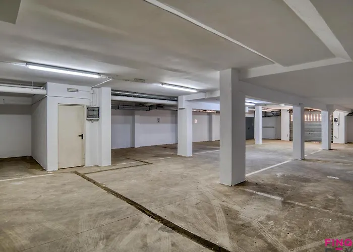 Centrico En S'agaro Con Balcon Y Estacionamiento - Es-298-28 *